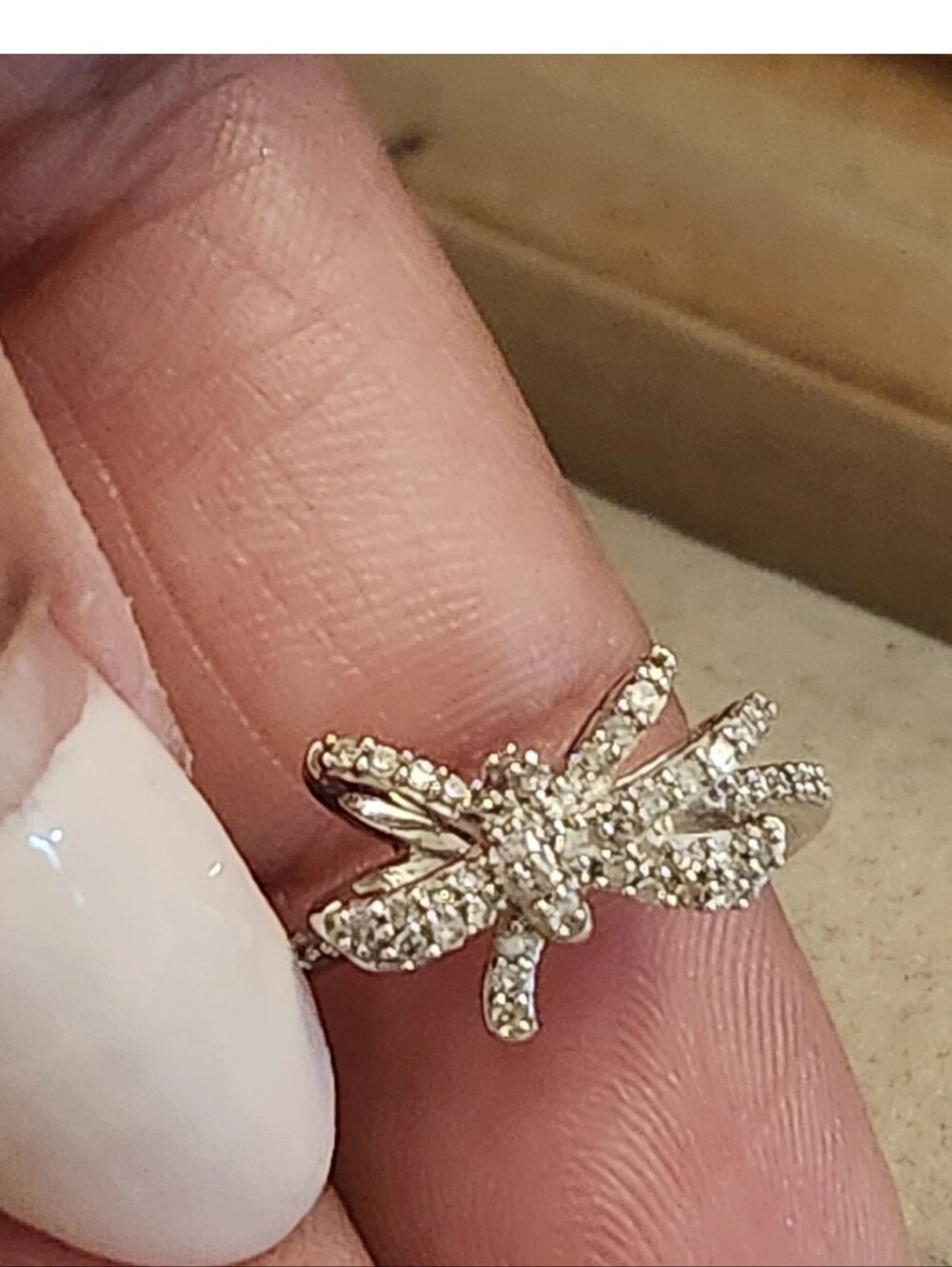 10kt White Gold Bow Dimond Ring Size 6.5
